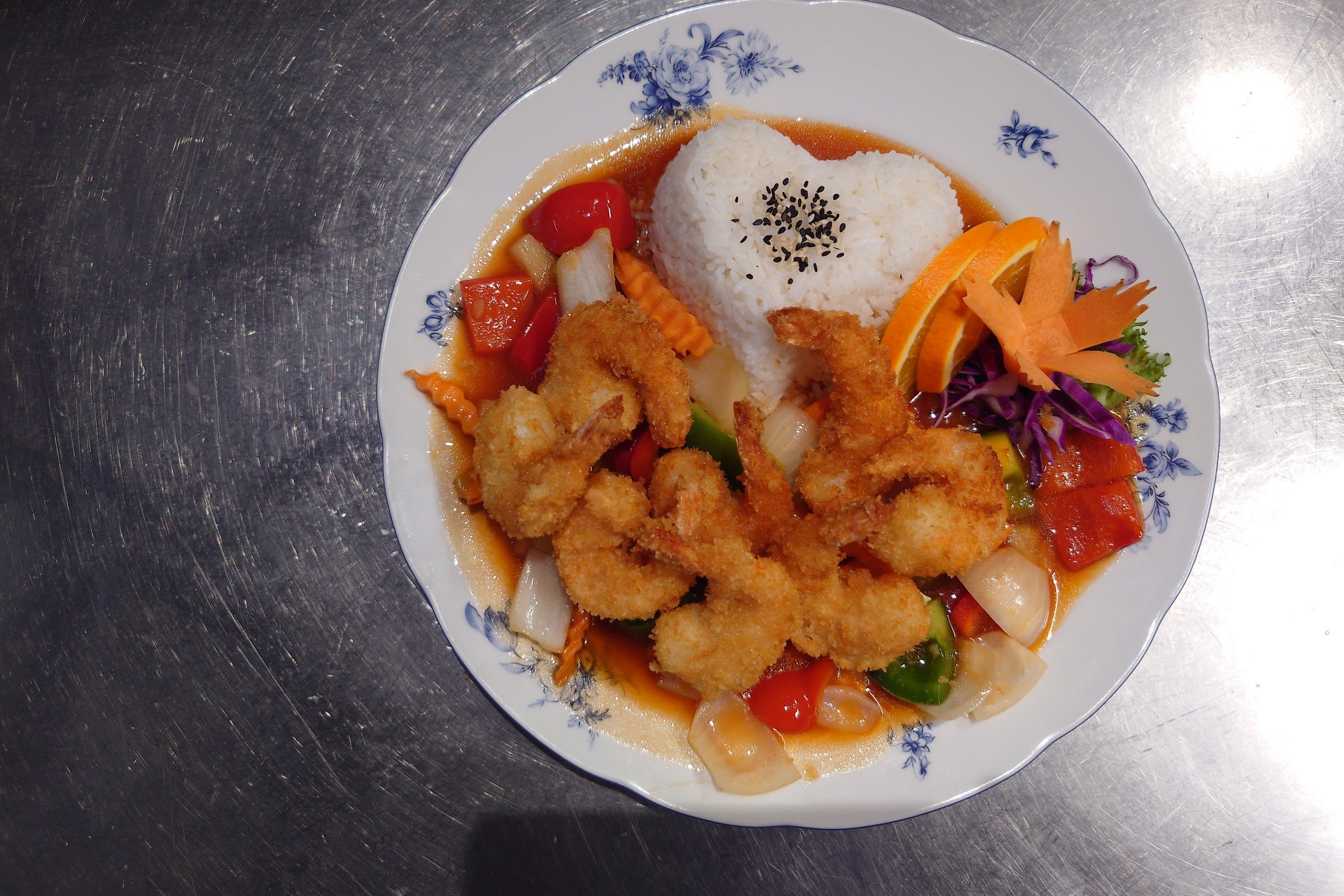 Sunshine food and carving Kvikne Thaimat